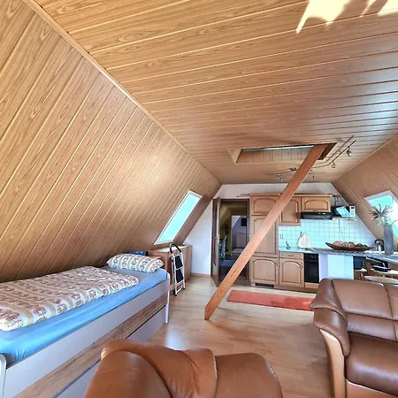 Ruhiges Stadtdomizil - Wohnkomfort In Der Vier-tore-stadt Apartment Neubrandenburg