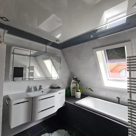 Ruhiges Stadtdomizil - Wohnkomfort In Der Vier-tore-stadt * Neubrandenburg