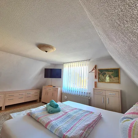 Ruhiges Stadtdomizil - Wohnkomfort In Der Vier-tore-stadt Apartment Neubrandenburg